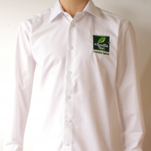 Chemise avec logo brodé